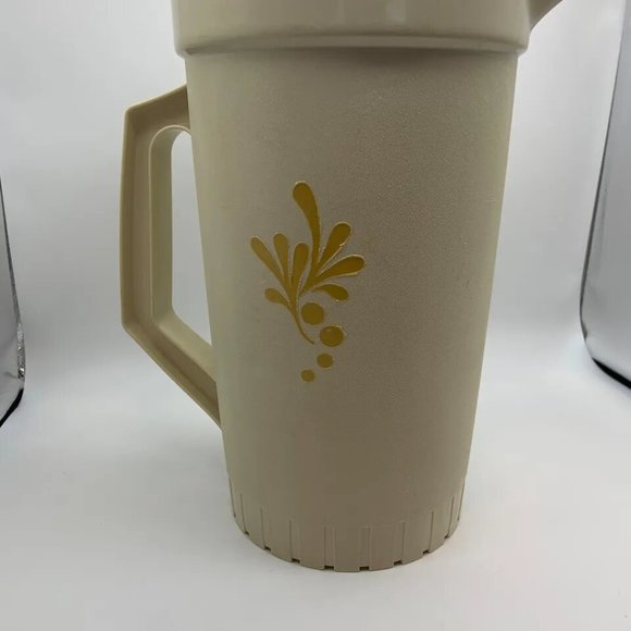 Vintage 1970s Tupperware Almond Harvest 1 Quart Retro Beverage Pitcher - Picture 7 of 16